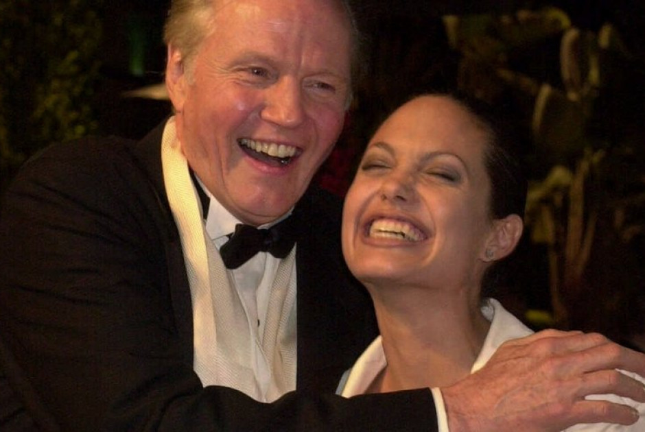 H ταραχώδης σχέση της Αντζελίνα Τζολί με τον πατέρα της, Τζον Βόιτ