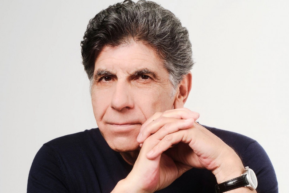 &Gamma;&iota;ά&nu;&nu;&eta;&sigmaf; &Mu;&pi;έ&zeta;&omicron;&sigmaf;: &Alpha;&nu;&tau;&iota;&mu;&epsilon;&tau;&omega;&pi;ί&zeta;&epsilon;&iota;&sigmaf; &tau;&eta;&nu; &alpha;&nu;&omicron;&eta;&sigma;ί&alpha; &mu;&epsilon; &chi;&iota;&omicron;ύ&mu;&omicron;&rho; &lambda;έ&gamma;&omicron;&nu;&tau;&alpha;&sigmaf; &pi;&epsilon;&rho;&alpha;&sigma;&tau;&iota;&kappa;ά