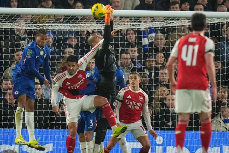 &Pi;&rho;&omega;&tau;&omicron;&phi;&alpha;&nu;ή&sigmaf; &upsilon;&pi;&epsilon;&rho;ά&sigma;&pi;&iota;&sigma;&eta; &alpha;&pi;ό &tau;&omicron;&nu; &nu;έ&omicron; &kappa;ό&omicron;&upsilon;&tau;&sigmaf; &tau;&eta;&sigmaf; &Tau;&sigma;έ&lambda;&sigma;&iota; &gamma;&iota;&alpha; &tau;&iota;&sigmaf; &gamma;&kappa;ά&phi;&epsilon;&sigmaf; &tau;&omicron;&upsilon; &Sigma;ά&nu;&tau;&sigma;&epsilon;&theta;: &laquo;&Pi;&rho;ώ&tau;&omicron;&sigmaf; &phi;&tau;&alpha;ί&omega; &epsilon;&gamma;ώ&raquo;!