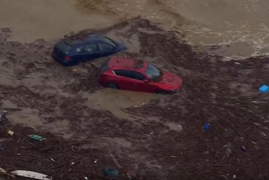 &Alpha;&upsilon;&sigma;&tau;&rho;&alpha;&lambda;ί&alpha;: &Sigma;&phi;&omicron;&delta;&rho;έ&sigmaf; &pi;&lambda;&eta;&mu;&mu;ύ&rho;&epsilon;&sigmaf; &pi;&lambda;ή&tau;&tau;&omicron;&upsilon;&nu; &tau;&eta;&nu; &pi;&omicron;&lambda;&iota;&tau;&epsilon;ί&alpha; &Beta;&iota;&kappa;&tau;ώ&rho;&iota;&alpha; - &Alpha;&upsilon;&tau;&omicron;&kappa;ί&nu;&eta;&tau;&alpha; &pi;&alpha;&rho;&alpha;&sigma;ύ&rho;&theta;&eta;&kappa;&alpha;&nu; &sigma;&tau;&eta; &theta;ά&lambda;&alpha;&sigma;&sigma;&alpha;