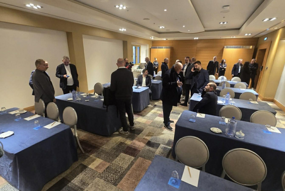 &Sigma;&epsilon; &epsilon;&xi;έ&lambda;&iota;&xi;&eta; &eta; &sigma;&upsilon;&nu;ά&nu;&tau;&eta;&sigma;&eta; &tau;&omega;&nu; &pi;&rho;&omicron;έ&delta;&rho;&omega;&nu; &mu;&epsilon; &tau;&eta;&nu; &Kappa;&Omicron;&Pi; (&Phi;&Omega;&Tau;&Omicron;&Sigma;)