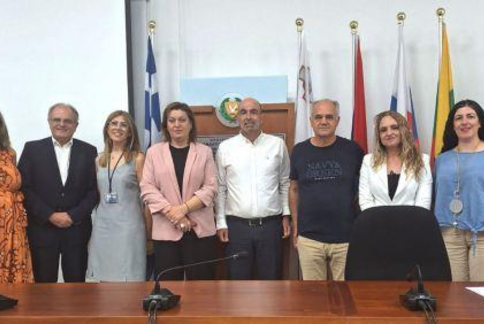 &Delta;&alpha;&nu;ά&eta; &Gamma;&epsilon;&omega;&rho;&gamma;&iota;ά&delta;&omicron;&upsilon;: H &nu;έ&alpha; &Pi;&rho;ό&epsilon;&delta;&rho;&omicron;&sigmaf; &tau;&omicron;&upsilon; &Iota;&nu;&sigma;&tau;&iota;&tau;&omicron;ύ&tau;&omicron;&upsilon; &Epsilon;&lambda;&lambda;&eta;&nu;&iota;&kappa;&omicron;ύ &Pi;&omicron;&lambda;&iota;&tau;&iota;&sigma;&mu;&omicron;ύ