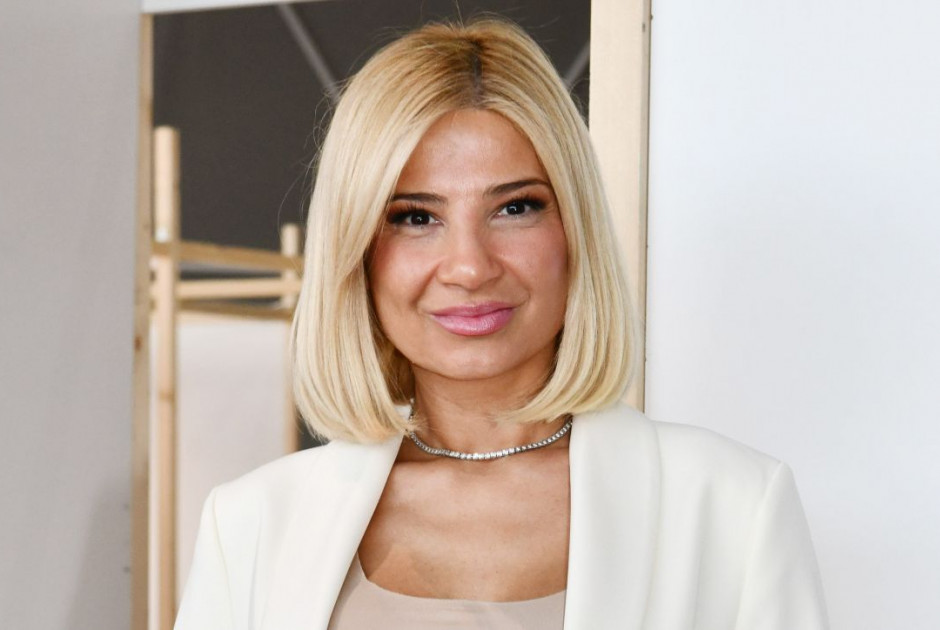 Έ&xi;&alpha;&lambda;&lambda;&eta; &eta; &Phi;&alpha;ί&eta; &Sigma;&kappa;&omicron;&rho;&delta;ά &mu;&epsilon; &tau;&omicron;&nu; &Phi;&epsilon;&iota;&delta;ί&alpha; &Pi;&alpha;&nu;&alpha;&gamma;&iota;ώ&tau;&omicron;&upsilon;