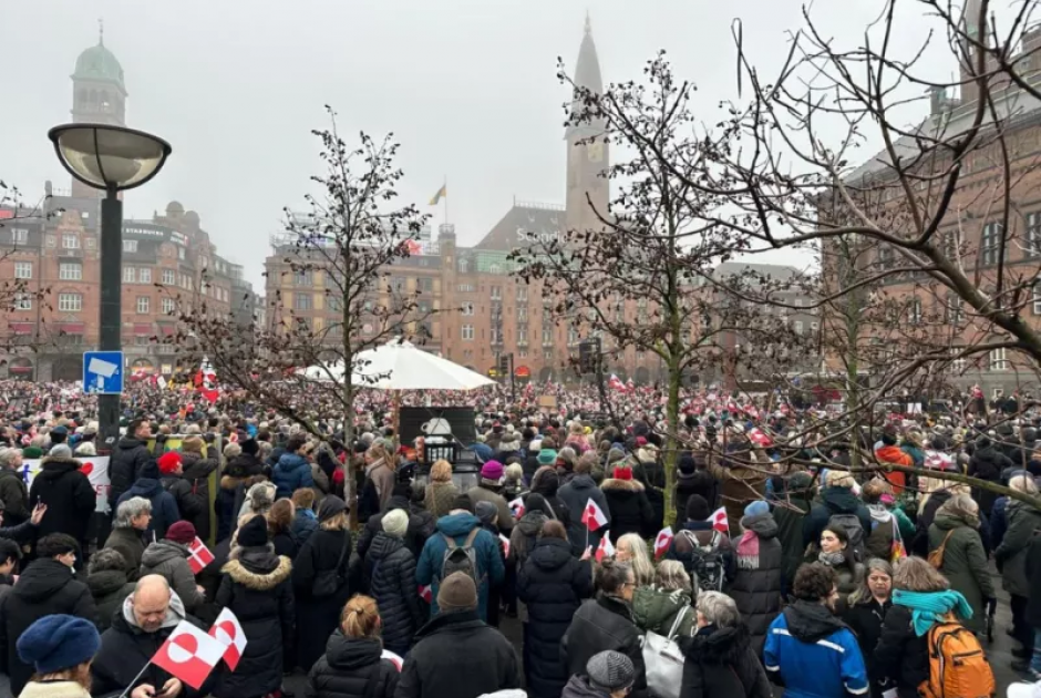 Κοπεγχάγη: Χιλιάδες διαδηλωτές κατά των σχεδίων Τραμπ για τη Γροιλανδία