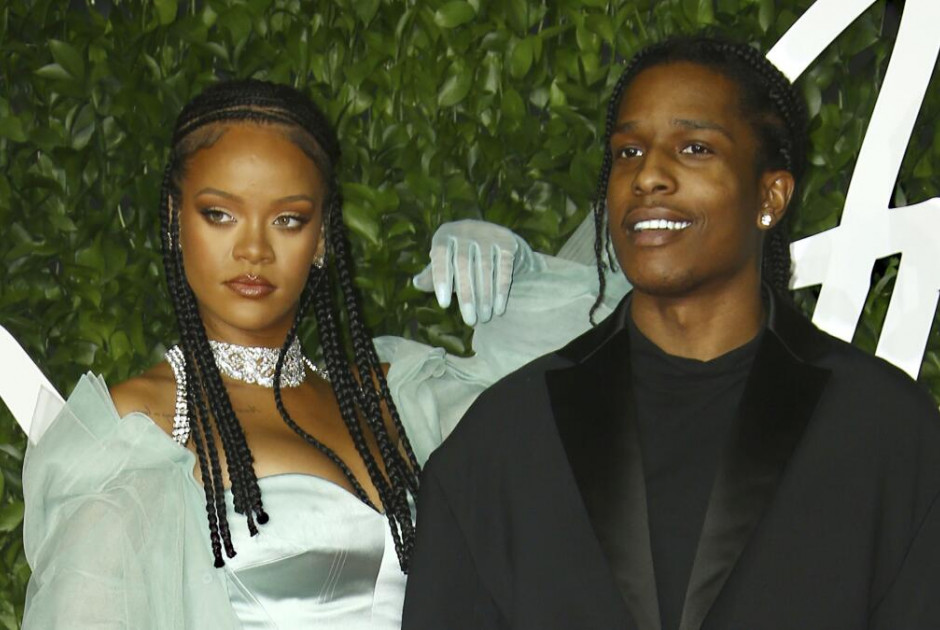 Ο ASAP Rocky αποκάλυψε ότι η μητέρα του τον παρότρυνε να γίνει ζευγάρι με τη Ριάνα