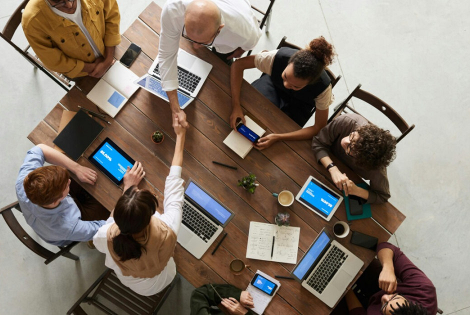 Εταιρεία κάλεσε τους εργαζόμενους να απαντήσουν ποιος συνάδελφός τους θέλουν να απολυθεί