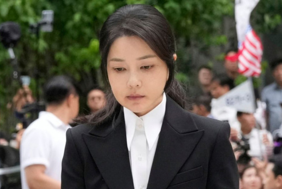 Σε 20μηνη φυλάκιση καταδικάστηκε η πρώην πρώτη κυρία της Νότιας Κορέας