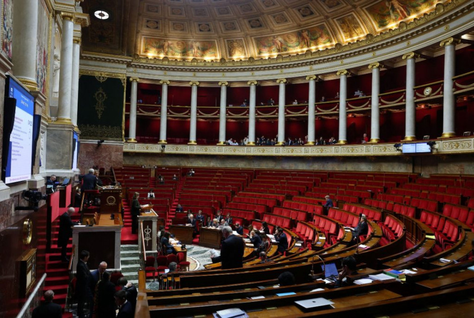 Η Γαλλία καταργεί τα «συζυγικά καθήκοντα»