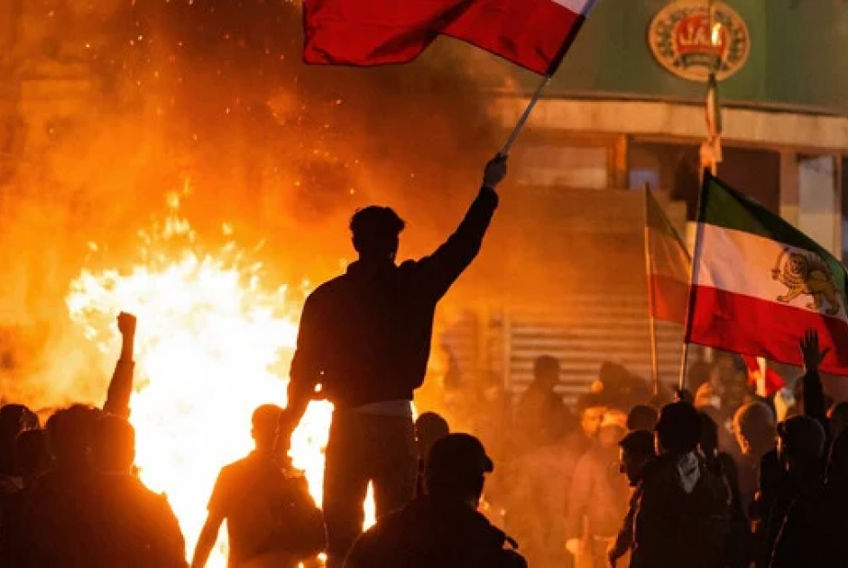 Αιματηρή καταστολή στο Ιράν και πολεμική ρητορική Τεχεράνης–Ουάσινγκτον