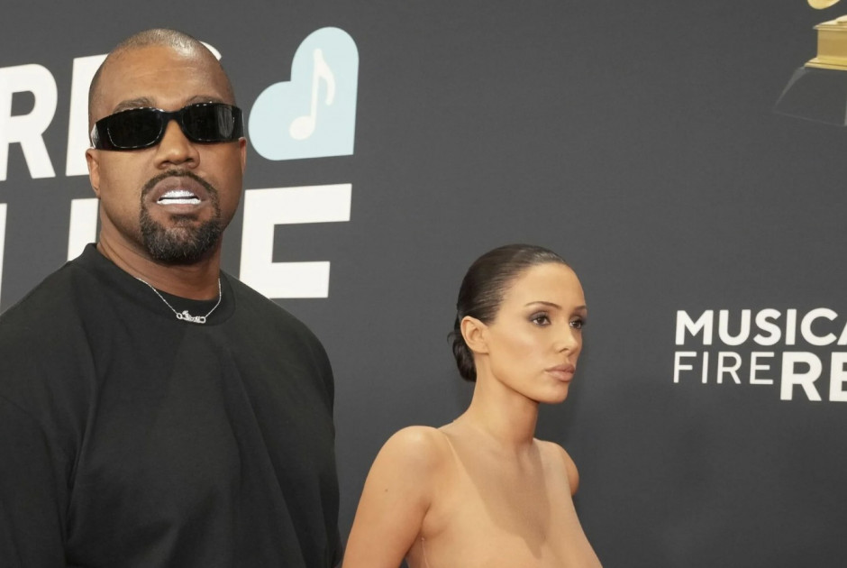 &Eta; Bianca ή&tau;&alpha;&nu; &pi;&omicron;&lambda;ύ &delta;&upsilon;&sigma;&tau;&upsilon;&chi;&iota;&sigma;&mu;έ&nu;&eta; &sigma;&tau;&omicron;&nu; &gamma;ά&mu;&omicron; &tau;&eta;&sigmaf; &mu;&epsilon; &tau;&omicron;&nu; Kanye West - &Pi;&rho;&omicron;&sigma;&pi;ά&theta;&eta;&sigma;&epsilon; &nu;&alpha; &tau;&omicron;&nu; &chi;&omega;&rho;ί&sigma;&epsilon;&iota;