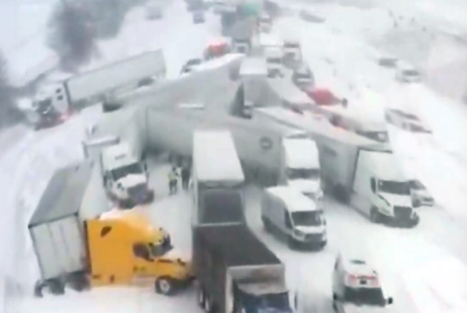 &Kappa;&alpha;&rho;&alpha;&mu;&pi;ό&lambda;&alpha; &mu;&epsilon; 100 &omicron;&chi;ή&mu;&alpha;&tau;&alpha; &sigma;&epsilon; &chi;&iota;&omicron;&nu;&iota;&sigma;&mu;έ&nu;&omicron; &alpha;&upsilon;&tau;&omicron;&kappa;&iota;&nu;&eta;&tau;ό&delta;&rho;&omicron;&mu;&omicron; (&Beta;&Iota;&Nu;&Tau;&Epsilon;&Omicron;)