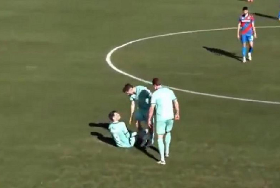 Απίστευτη επίθεση δέχτηκε ο Κούτσιας από συμπαίκτη του στη διάρκεια φιλικού αγώνα (ΒΙΝΤΕΟ)