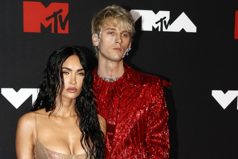 &Mu;έ&gamma;&kappa;&alpha;&nu; &Phi;&omicron;&xi; &kappa;&alpha;&iota; MGK: &Xi;&alpha;&nu;&alpha;&chi;&omega;&rho;ί&zeta;&omicron;&upsilon;&nu; &mu;&epsilon;&tau;ά &tau;&eta; &gamma;έ&nu;&nu;&eta;&sigma;&eta; &tau;&eta;&sigmaf; &kappa;ό&rho;&eta;&sigmaf; &tau;&omicron;&upsilon;&sigmaf;