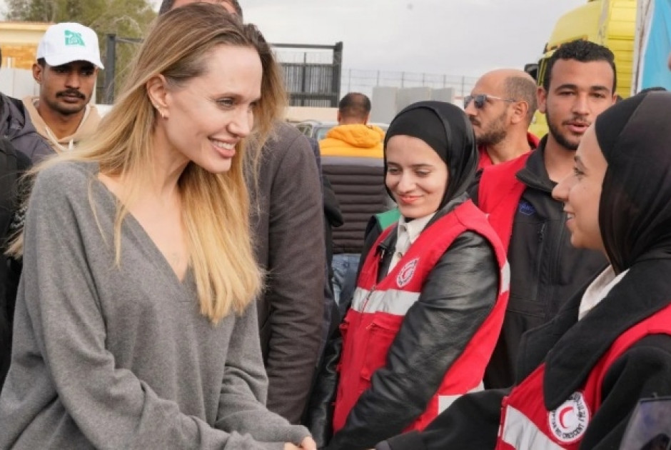 Η Αντζελίνα Τζολί στο πέρασμα της Ράφα για στήριξη στους Παλαιστίνιους