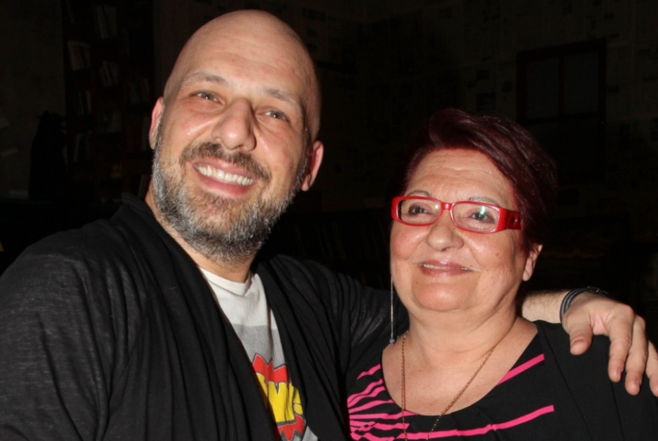 &Eta; &sigma;&upsilon;&gamma;&kappa;&iota;&nu;&eta;&tau;&iota;&kappa;ή &alpha;&nu;&alpha;&phi;&omicron;&rho;ά &tau;&omicron;&upsilon; &Nu;ί&kappa;&omicron;&upsilon; &Mu;&omicron;&upsilon;&tau;&sigma;&iota;&nu;ά &gamma;&iota;&alpha; &tau;&eta; &mu;&eta;&tau;έ&rho;&alpha; &tau;&omicron;&upsilon; &pi;&omicron;&upsilon; έ&chi;&epsilon;&iota; &phi;ύ&gamma;&epsilon;&iota; &alpha;&pi;ό &tau;&eta; &zeta;&omega;ή