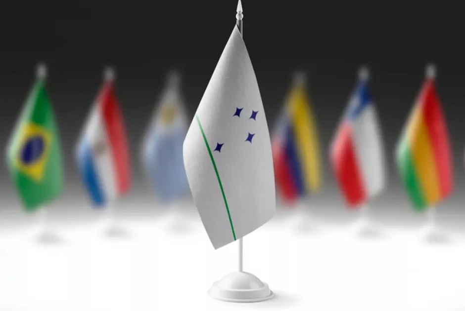 &Kappa;ό&sigma;&tau;&alpha; &kappa;&alpha;&iota; &Phi;&omicron;&nu; &nu;&tau;&epsilon;&rho; &Lambda;ά&iota;&epsilon;&nu; &upsilon;&pi;έ&gamma;&rho;&alpha;&psi;&alpha;&nu; &sigma;&tau;&eta;&nu; &Pi;&alpha;&rho;&alpha;&gamma;&omicron;&upsilon;ά&eta; &tau;&eta;&nu; &epsilon;&mu;&pi;&omicron;&rho;&iota;&kappa;ή &sigma;&upsilon;&mu;&phi;&omega;&nu;ί&alpha; &Epsilon;&Epsilon;-Mercosur