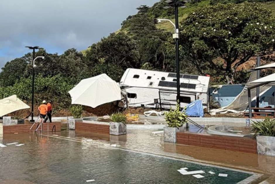 &Epsilon;&xi;&alpha;&nu;&epsilon;&mu;ί&zeta;&omicron;&nu;&tau;&alpha;&iota; &omicron;&iota; &epsilon;&lambda;&pi;ί&delta;&epsilon;&sigmaf; &gamma;&iota;&alpha; &alpha;&nu;&epsilon;ύ&rho;&epsilon;&sigma;&eta; &epsilon;&pi;&iota;&zeta;ώ&nu;&tau;&omega;&nu; &alpha;&pi;ό &kappa;&alpha;&tau;&omicron;&lambda;ί&sigma;&theta;&eta;&sigma;&eta; &sigma;&tau;&eta; &Nu;. &Zeta;&eta;&lambda;&alpha;&nu;&delta;ί&alpha;