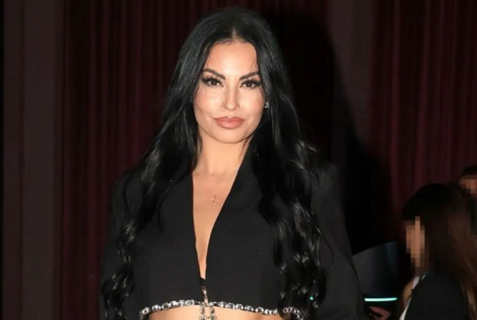 &Epsilon;&rho;&omega;&tau;&epsilon;&upsilon;&mu;έ&nu;&eta; &xi;&alpha;&nu;ά &eta; &Delta;ή&mu;&eta;&tau;&rho;&alpha; &Alpha;&lambda;&epsilon;&xi;&alpha;&nu;&delta;&rho;ά&kappa;&eta;