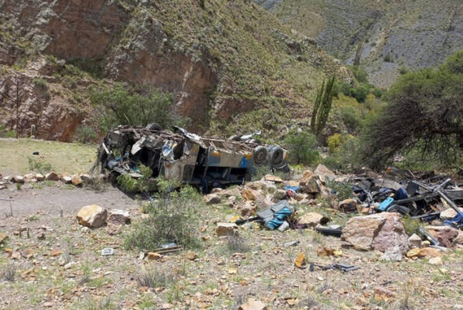 Βολιβία: 14 νεκροί μετά από πτώση λεωφορείου σε γκρεμό 150 μέτρων