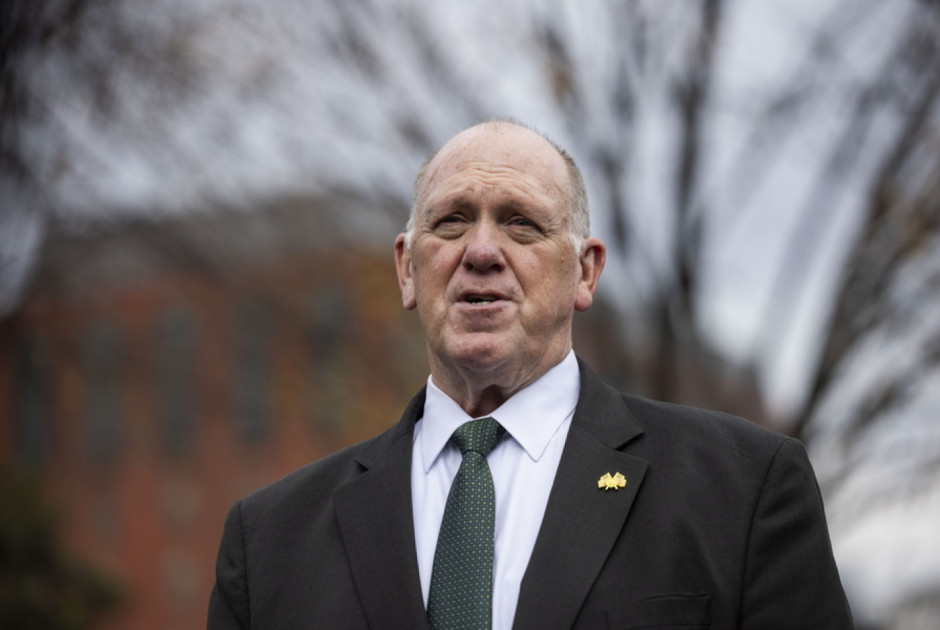 &Tau;&epsilon;&rho;&mu;&alpha;&tau;ί&zeta;&epsilon;&tau;&alpha;&iota; &eta; &epsilon;&pi;&iota;&chi;&epsilon;ί&rho;&eta;&sigma;&eta; &tau;&eta;&sigmaf; ICE &sigma;&tau;&eta; &Mu;&iota;&nu;&epsilon;&sigma;ό&tau;&alpha;