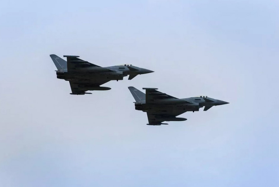 &Beta;&rho;&epsilon;&tau;&alpha;&nu;&iota;&kappa;έ&sigmaf; &beta;ά&sigma;&epsilon;&iota;&sigmaf;: &Mu;&alpha;&chi;&eta;&tau;&iota;&kappa;ά &alpha;&epsilon;&rho;&omicron;&sigma;&kappa;ά&phi;&eta; &zeta;&eta;&tau;&omicron;ύ&nu; ά&delta;&epsilon;&iota;&alpha; &delta;&iota;έ&lambda;&epsilon;&upsilon;&sigma;&eta;&sigmaf; &alpha;&pi;ό &tau;&omicron;&nu; &Lambda;ί&beta;&alpha;&nu;&omicron; &gamma;&iota;&alpha; &sigma;&tau;&rho;&alpha;&tau;&iota;&omega;&tau;&iota;&kappa;έ&sigmaf; &alpha;&sigma;&kappa;ή&sigma;&epsilon;&iota;