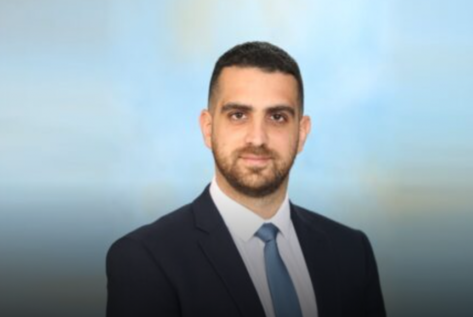 &Nu;έ&omicron;&sigmaf; &delta;&iota;&epsilon;&upsilon;&theta;&upsilon;&nu;&tau;ή&sigmaf; &tau;&eta;&sigmaf; &Kappa;&Omicron;&Epsilon;&Alpha;&Sigma; &alpha;&nu;&alpha;&lambda;&alpha;&mu;&beta;ά&nu;&epsilon;&iota; &omicron; &Alpha;&nu;&delta;&rho;έ&alpha;&sigmaf; &Beta;&rho;&upsilon;&omega;&nu;ί&delta;&eta;&sigmaf;