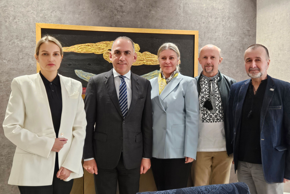 Kύ&pi;&rho;&iota;&omicron;&iota; &Beta;&omicron;&upsilon;&lambda;&epsilon;&upsilon;&tau;έ&sigmaf; &sigma;&upsilon;&nu;ά&nu;&tau;&eta;&sigma;&alpha;&nu; &Omicron;&upsilon;&kappa;&rho;&alpha;&nu;&omicron;ύ&sigmaf; &pi;&rho;ώ&eta;&nu; &alpha;&iota;&chi;&mu;&alpha;&lambda;ώ&tau;&omicron;&upsilon;&sigmaf; &pi;&omicron;&lambda;έ&mu;&omicron;&upsilon;