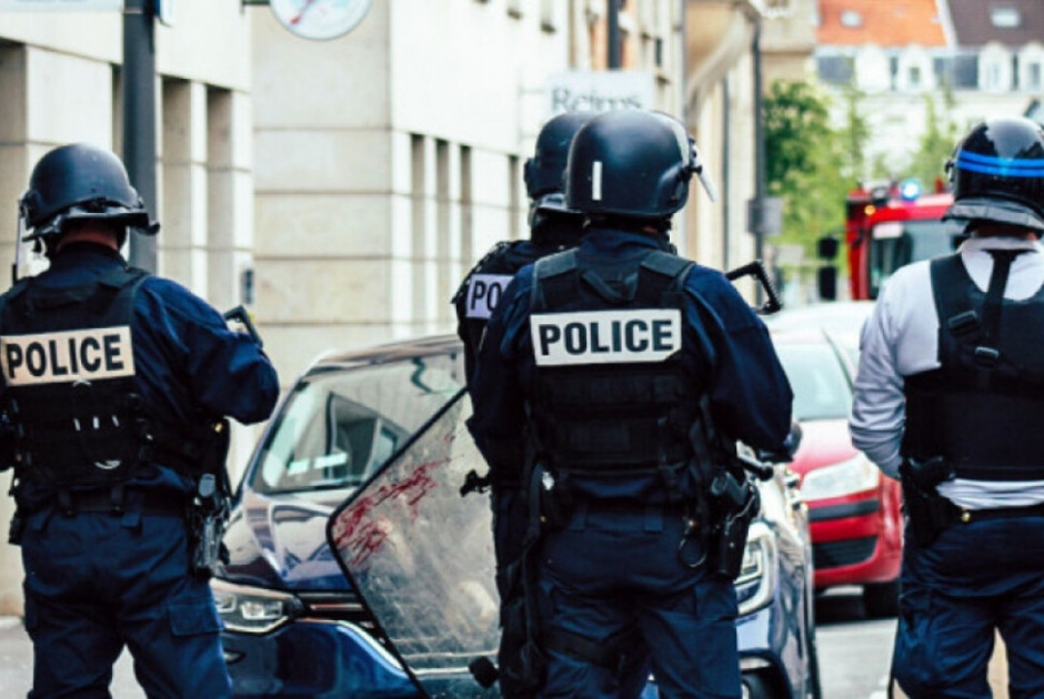 &Phi;&rho;ί&kappa;&eta; &sigma;&tau;&eta; &Gamma;&alpha;&lambda;&lambda;ί&alpha;: &Beta;&rho;έ&theta;&eta;&kappa;&alpha;&nu; &delta;ύ&omicron; &nu;&epsilon;&kappa;&rho;ά &mu;&omega;&rho;ά &sigma;&epsilon; &kappa;&alpha;&tau;&alpha;&psi;ύ&kappa;&tau;&eta;