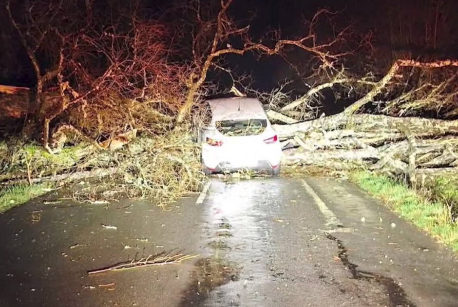 Στη δίνη της κακοκαιρίας Nils η Γαλλία – Ένας νεκρός και χιλιάδες σπίτια χωρίς ρεύμα