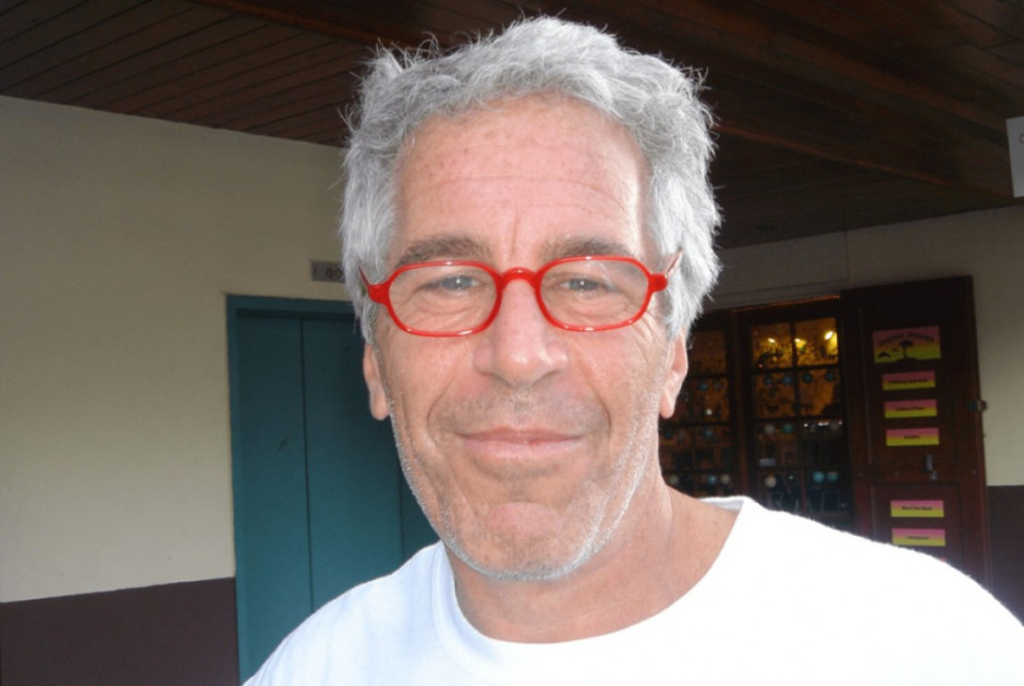 Σουηδέζα υποστηρίζει πως αναγνώρισε από τα αρχεία Έπσταϊν άνδρα που την βίασε