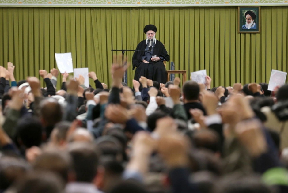 &Iota;&rho;ά&nu;: &Pi;&epsilon;&rho;&iota;&sigma;&sigma;ό&tau;&epsilon;&rho;&omicron;&iota; &alpha;&pi;ό 50.000 ά&nu;&theta;&rho;&omega;&pi;&omicron;&iota; &sigma;&upsilon;&nu;&epsilon;&lambda;ή&phi;&theta;&eta;&sigma;&alpha;&nu; &alpha;&pi;ό &tau;&iota;&sigmaf; &alpha;&rho;&chi;έ&sigmaf;, &alpha;&nu;&alpha;&phi;έ&rho;&omicron;&upsilon;&nu; &Mu;&Kappa;&Omicron;