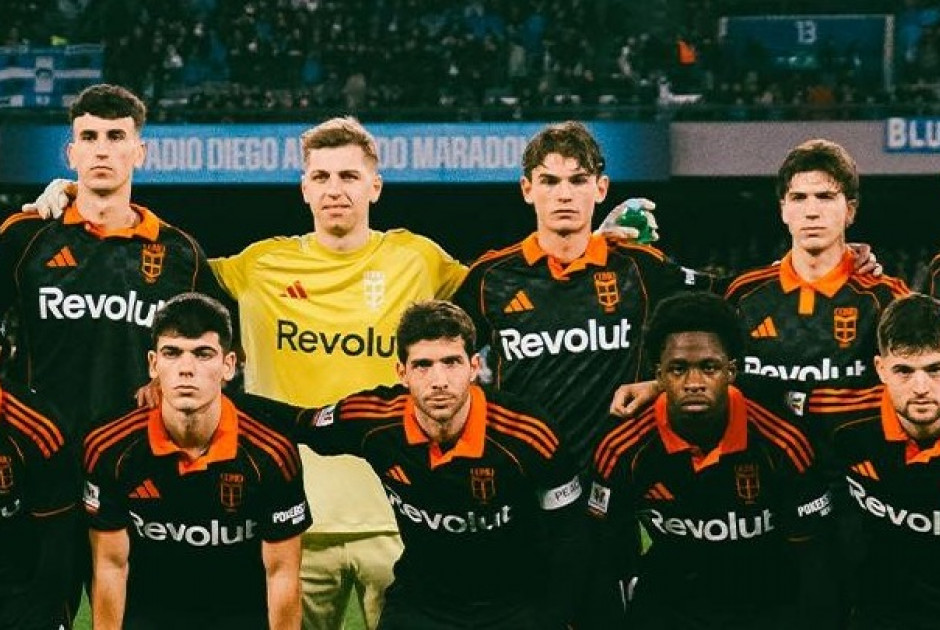 &Eta; &Kappa;ό&mu;&omicron; &tau;&omicron;&upsilon; &Delta;&omicron;&upsilon;&beta;ί&kappa;&alpha; έ&rho;&iota;&xi;&epsilon; &tau;&eta;... &beta;ό&mu;&beta;&alpha; &kappa;&iota; &alpha;&pi;έ&kappa;&lambda;&epsilon;&iota;&sigma;&epsilon; &tau;&eta; &Nu;ά&pi;&omicron;&lambda;&iota; &sigma;&tau;&alpha; &pi;&epsilon;&nu;&alpha;&lambda;&tau;&iota;