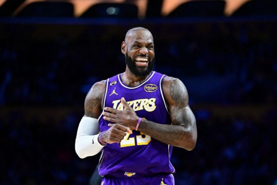 &Gamma;&eta;&rho;&alpha;&iota;ό&tau;&epsilon;&rho;&omicron;&sigmaf; &mu;&epsilon; &tau;&rho;&iota;&pi;&lambda;-&nu;&tau;&alpha;&mu;&pi;&lambda; &sigma;&tau;&eta;&nu; &iota;&sigma;&tau;&omicron;&rho;ί&alpha; &omicron; &Lambda;&epsilon;&mu;&pi;&rho;ό&nu;