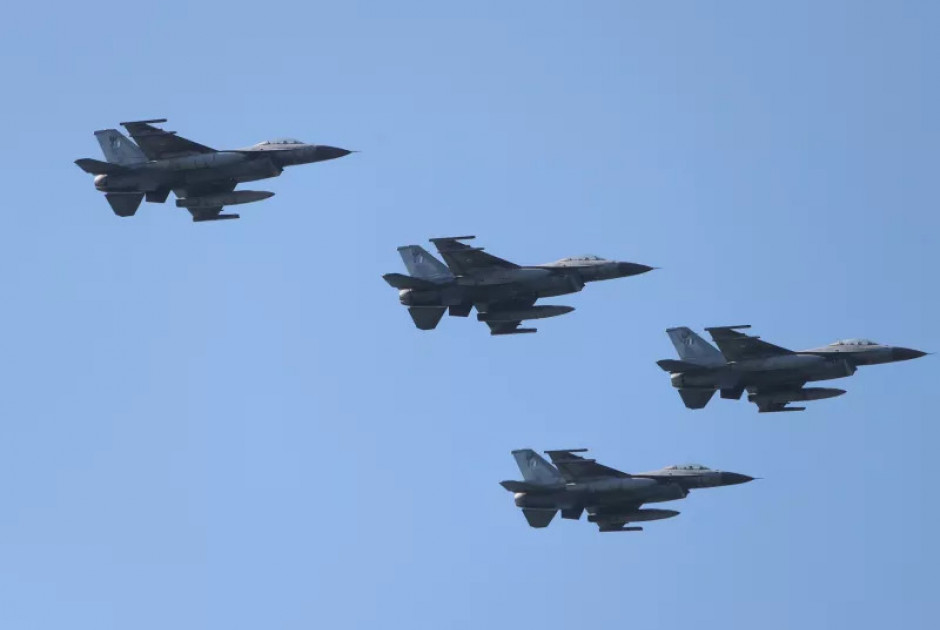 &Sigma;&upsilon;&nu;&alpha;&gamma;&epsilon;&rho;&mu;ό&sigmaf; &sigma;&tau;&eta;&nu; &Pi;&omicron;&lambda;&omega;&nu;ί&alpha;: Έ&kappa;&lambda;&epsilon;&iota;&sigma;&epsilon; &omicron; &epsilon;&nu;&alpha;έ&rho;&iota;&omicron;&sigmaf; &chi;ώ&rho;&omicron;&sigmaf; &lambda;ό&gamma;&omega; &laquo;&mu;&eta; &pi;&rho;&omicron;&gamma;&rho;&alpha;&mu;&mu;&alpha;&tau;&iota;&sigma;&mu;έ&nu;&eta;&sigmaf; &sigma;&tau;&rho;&alpha;&tau;&iota;&omega;&tau;&iota;&kappa;ή&sigmaf; &delta;&rho;&alpha;&sigma;&tau;&eta;&rho;&iota;ό&tau;