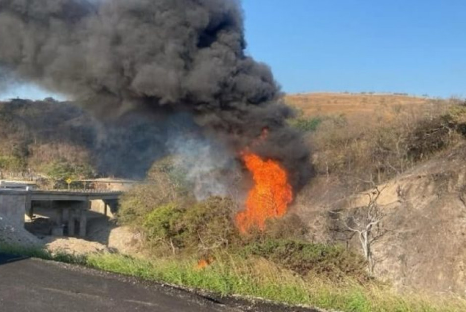 &Mu;&epsilon;&xi;&iota;&kappa;ό: &Tau;&rho;&epsilon;&iota;&sigmaf; &nu;&epsilon;&kappa;&rho;&omicron;ί &kappa;&alpha;&iota; έ&xi;&iota; &tau;&rho;&alpha;&upsilon;&mu;&alpha;&tau;ί&epsilon;&sigmaf; &mu;&epsilon;&tau;ά &alpha;&pi;ό έ&kappa;&rho;&eta;&xi;&eta; &alpha;&gamma;&omega;&gamma;&omicron;ύ &pi;&epsilon;&tau;&rho;&epsilon;&lambda;ά&iota;&omicron;&upsilon;