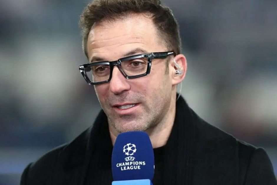 &Sigma;&kappa;&lambda;&eta;&rho;ή &kappa;&rho;&iota;&tau;&iota;&kappa;ή &tau;&omicron;&upsilon; &Nu;&tau;&epsilon;&lambda; &Pi;&iota;έ&rho;&omicron; &sigma;&tau;&eta;&nu; Ί&nu;&tau;&epsilon;&rho;: &laquo;&Epsilon;ί&chi;&epsilon; ό&lambda;&alpha; &tau;&alpha; &epsilon;&phi;ό&delta;&iota;&alpha;, &alpha;&lambda;&lambda;ά &alpha;&pi;έ&tau;&upsilon;&chi;&epsilon;&raquo;