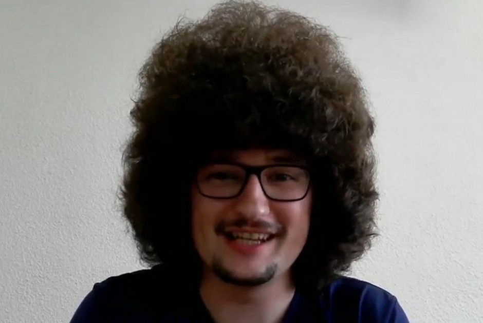 Έ&tau;&omicron;&iota;&mu;&omicron;&sigmaf; &nu;&alpha; &kappa;&lambda;&epsilon;ί&sigma;&epsilon;&iota; &rho;&alpha;&nu;&tau;&epsilon;&beta;&omicron;ύ &gamma;&iota;&alpha; &kappa;&omicron;ύ&rho;&epsilon;&mu;&alpha;: &Omicron; &omicron;&pi;&alpha;&delta;ό&sigmaf; &tau;&eta;&sigmaf; &Gamma;&iota;&omicron;&upsilon;&nu;ά&iota;&tau;&epsilon;&nu;&tau; &epsilon;ί&nu;&alpha;&iota; &mu;ί&alpha; &nu;ί&kappa;&eta; &mu;&alpha;&kappa;&rho;&iota;ά &kappa;&alpha;&iota; &laquo;&sigma;&pi;ά&epsilon;&iota;&raquo;