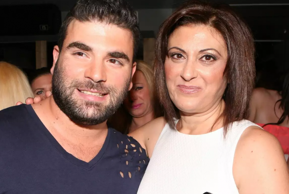 &Rho;&alpha;&gamma;ί&zeta;&epsilon;&iota; &kappa;&alpha;&rho;&delta;&iota;έ&sigmaf; &eta; &mu;&eta;&tau;έ&rho;&alpha; &tau;&omicron;&upsilon; &Pi;&alpha;&nu;&tau;&epsilon;&lambda;ί&delta;&eta; &gamma;&iota;&alpha; &tau;&alpha; 10 &chi;&rho;ό&nu;&iota;&alpha; &alpha;&pi;ό &tau;&omicron;&nu; &theta;ά&nu;&alpha;&tau;ό &tau;&omicron;&upsilon;