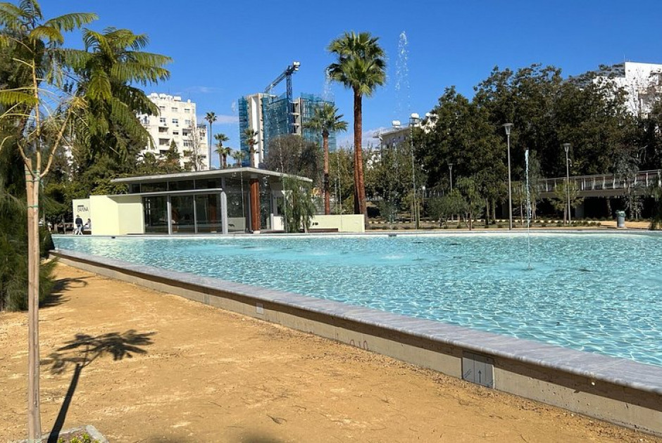 &Lambda;ά&rho;&nu;&alpha;&kappa;&alpha;: &Pi;&rho;ά&sigma;&iota;&nu;&eta; &Pi;ό&lambda;&eta; &gamma;&iota;&alpha; &tau;&omicron; &Delta;&eta;&mu;&omicron;&tau;&iota;&kappa;ό &Pi;ά&rho;&kappa;&omicron; &Sigma;&alpha;&lambda;ί&nu;&alpha;