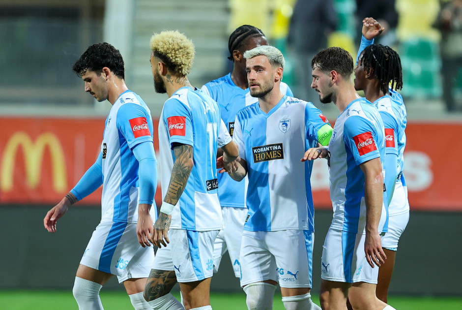 &Delta;&iota;&gamma;&epsilon;&nu;ή&sigmaf; &Alpha;&kappa;&rho;ί&tau;&alpha;&sigmaf; &Mu;ό&rho;&phi;&omicron;&upsilon; - &Pi;ά&phi;&omicron;&sigmaf; F.C. 0-3: &Chi;&omega;&rho;ί&sigmaf; &nu;&alpha; &iota;&delta;&rho;ώ&sigma;&epsilon;&iota; &sigma;&tau;&alpha; &eta;&mu;&iota;&tau;&epsilon;&lambda;&iota;&kappa;ά &tau;&omicron;&upsilon; &kappa;&upsilon;&pi;έ&lambda;&lambda;&omicron;&upsilon; Coca Cola (&sigma;&tau;&iota;&gamma;