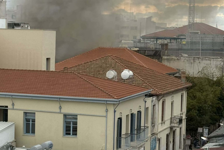 &Upsilon;&pi;ό έ&lambda;&epsilon;&gamma;&chi;&omicron; &eta; &phi;&omega;&tau;&iota;ά &sigma;&epsilon; &pi;&alpha;&lambda;&iota;ό &nu;&upsilon;&chi;&tau;&epsilon;&rho;&iota;&nu;ό &kappa;έ&nu;&tau;&rho;&omicron; &sigma;&tau;&eta; &Lambda;&epsilon;&mu;&epsilon;&sigma;ό