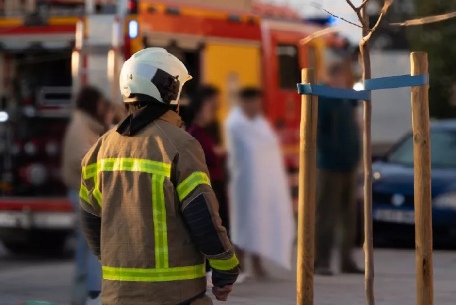 &Iota;&sigma;&pi;&alpha;&nu;ί&alpha;: &Pi;έ&nu;&tau;&epsilon; &nu;&epsilon;&alpha;&rho;&omicron;ί &nu;&epsilon;&kappa;&rho;&omicron;ί &sigma;&epsilon; &pi;&upsilon;&rho;&kappa;&alpha;&gamma;&iota;ά &kappa;&omicron;&nu;&tau;ά &sigma;&tau;&eta; &Beta;&alpha;&rho;&kappa;&epsilon;&lambda;ώ&nu;&eta;