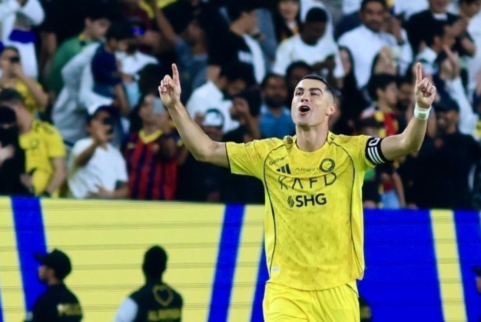 &Sigma;&tau;&eta; &mu;έ&sigma;&eta; &tau;&omicron;&upsilon; &pi;&omicron;&lambda;έ&mu;&omicron;&upsilon; &omicron; &Rho;&omicron;&nu;ά&lambda;&nu;&tau;&omicron;: &Alpha;&pi;&omicron;&chi;ώ&rho;&eta;&sigma;&epsilon; &tau;&omicron; &iota;&delta;&iota;&omega;&tau;&iota;&kappa;ό &tau;&zeta;&epsilon;&tau; &tau;&omicron;&upsilon; &alpha;&pi;ό &tau;&omicron; &Rho;&iota;ά&nu;&tau;