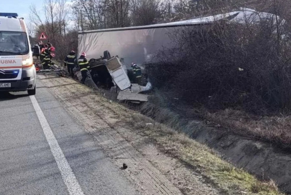&Nu;έ&alpha; &tau;&rho;&alpha;&gamma;&omega;&delta;ί&alpha; &sigma;&tau;&omicron;&nu; &laquo;&delta;&rho;ό&mu;&omicron; &tau;&omicron;&upsilon; &theta;&alpha;&nu;ά&tau;&omicron;&upsilon;&raquo; &sigma;&tau;&eta; &Rho;&omicron;&upsilon;&mu;&alpha;&nu;ί&alpha; - &Tau;&rho;&epsilon;&iota;&sigmaf; &nu;&epsilon;&kappa;&rho;&omicron;ί &sigma;&epsilon; &tau;&rho;&omicron;&chi;&alpha;ί&omicron;