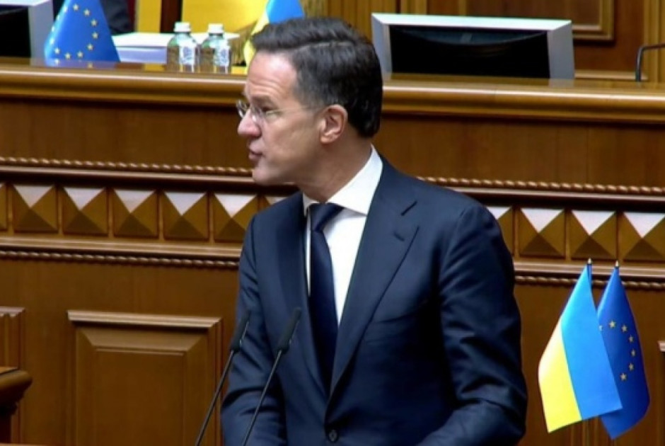 &Sigma;&tau;&omicron; &Kappa;ί&epsilon;&beta;&omicron; &omicron; &Rho;&omicron;ύ&tau;&epsilon;: &laquo;&Eta; &sigma;&tau;ή&rho;&iota;&xi;&eta; &pi;&rho;&omicron;&sigmaf; &tau;&eta;&nu; &Omicron;&upsilon;&kappa;&rho;&alpha;&nu;ί&alpha; &pi;&alpha;&rho;&alpha;&mu;έ&nu;&epsilon;&iota; &alpha;&kappa;&lambda;ό&nu;&eta;&tau;&eta;&raquo;