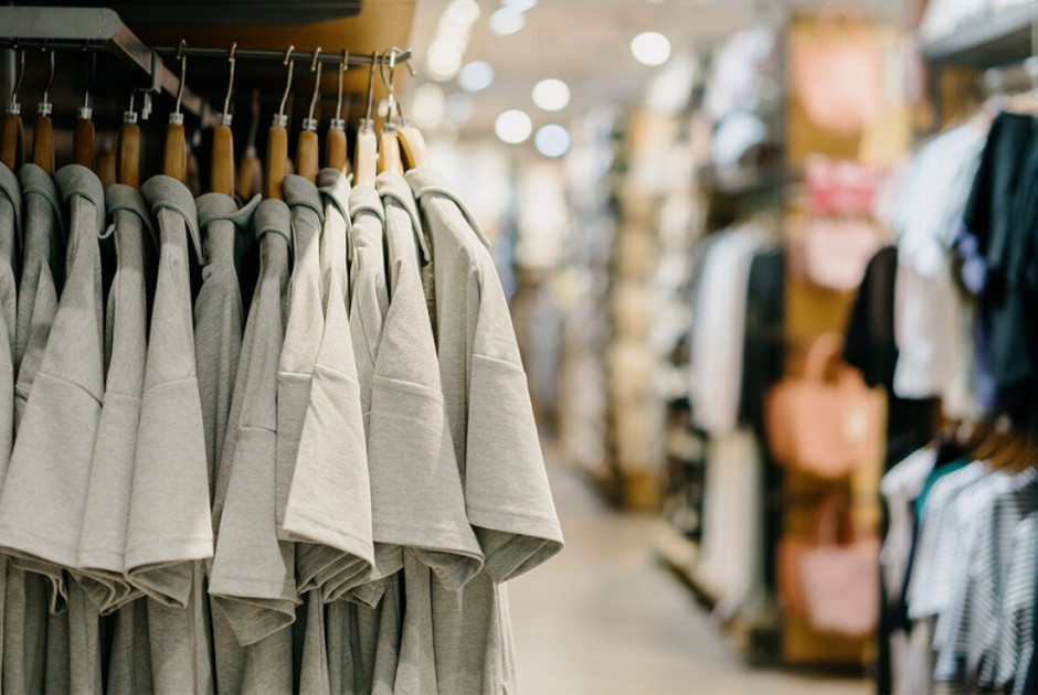 Τέλος στην καταστροφή απούλητων ρούχων και παπουτσιών – Νέοι κανόνες από την Κομισιόν