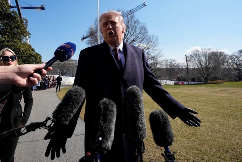 O Τραμπ ανακοίνωσε έναρξη επιχειρήσεων κατά Ιράν