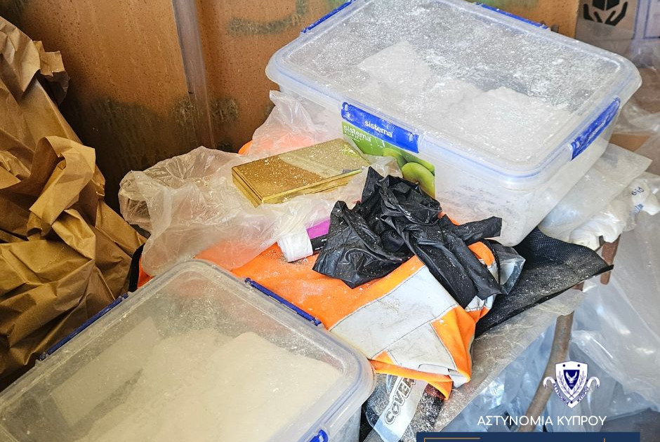 Μεγάλη επιχείρηση ΥΚΑN σε εξέλιξη - Πέραν των 200 κιλών ναρκωτικών, όπλα και μετρητά σε οικία στον Στρόβολο