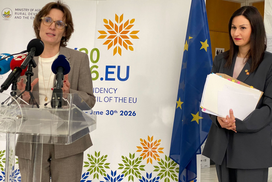 &Upsilon;&pi;. &Gamma;&epsilon;&omega;&rho;&gamma;ί&alpha;&sigmaf;: &laquo;&Pi;&rho;έ&pi;&epsilon;&iota; &nu;&alpha; &pi;&rho;&omicron;&sigma;έ&chi;&omicron;&upsilon;&mu;&epsilon; &tau;&omicron; &nu;&epsilon;&rho;ό &gamma;&iota;&alpha; &nu;&alpha; έ&chi;&omicron;&upsilon;&mu;&epsilon;&raquo;