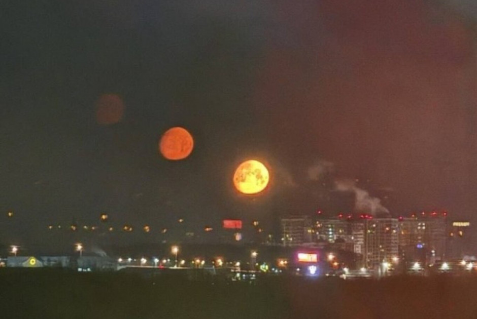 Σπάνιο φαινόμενο: Τρία... φεγγάρια φώτισαν τον ουρανό της Μόσχας